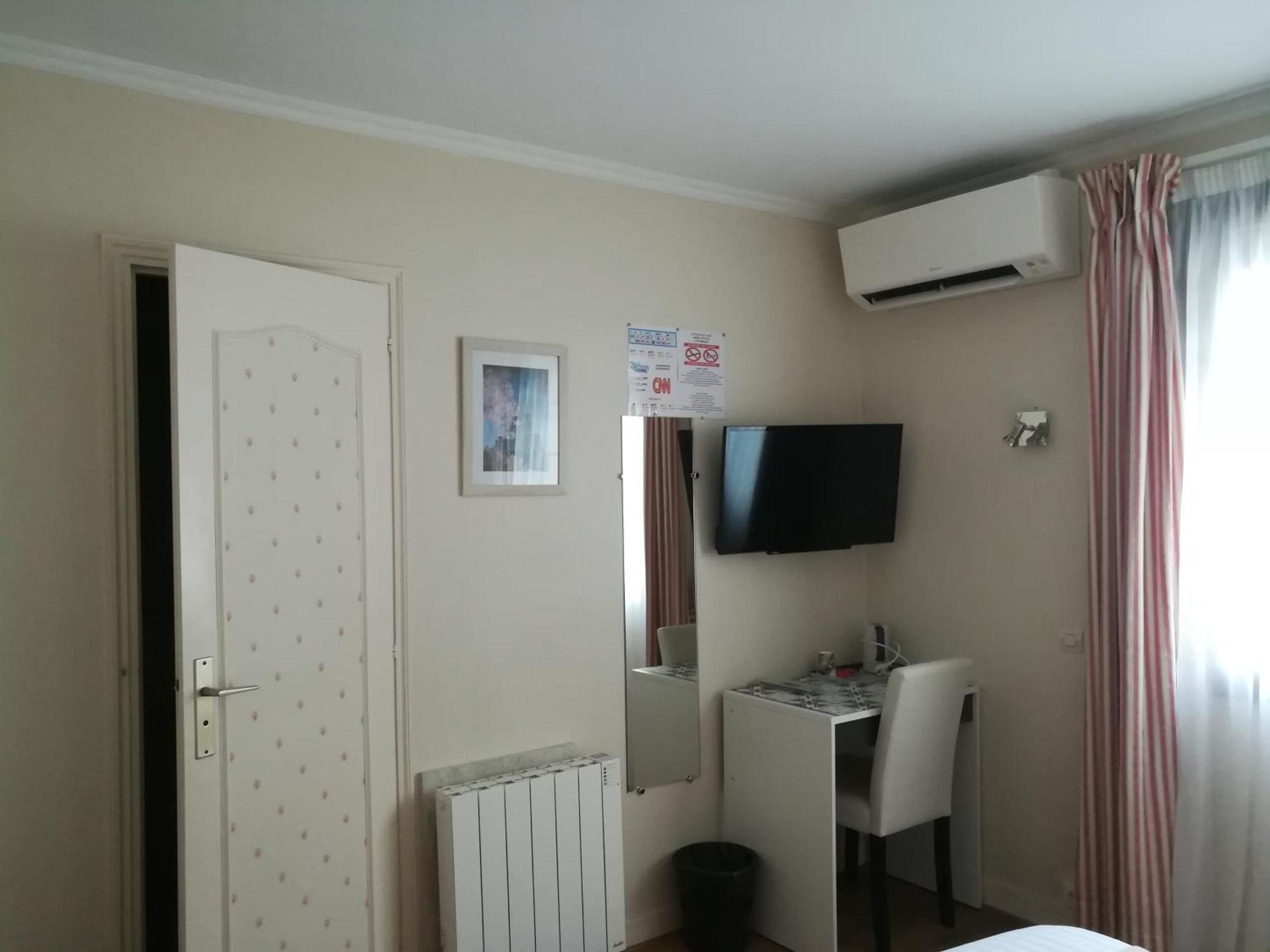 Contact Hotel Du Relais Thouars Δωμάτιο φωτογραφία