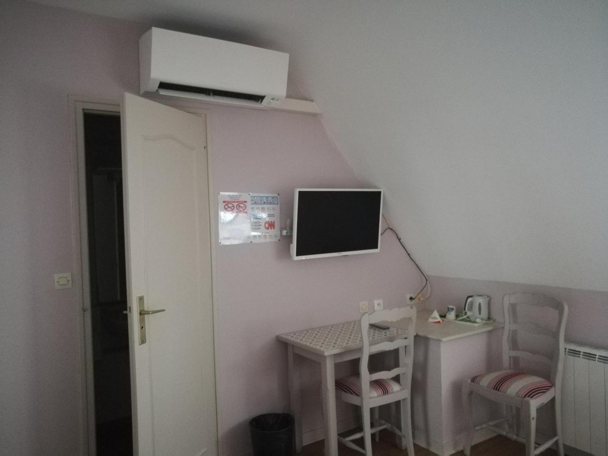 Contact Hotel Du Relais Thouars Δωμάτιο φωτογραφία