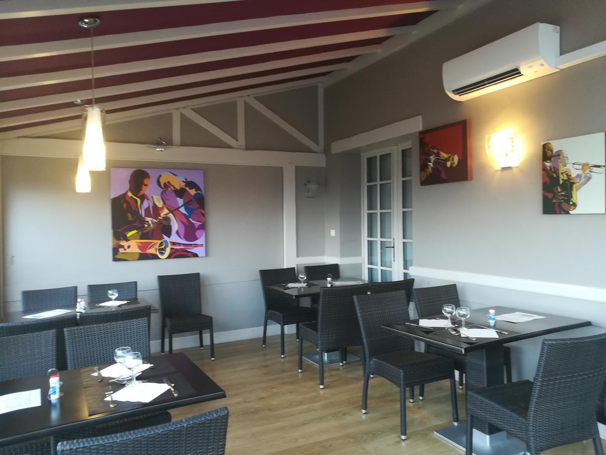 Contact Hotel Du Relais Thouars Εξωτερικό φωτογραφία