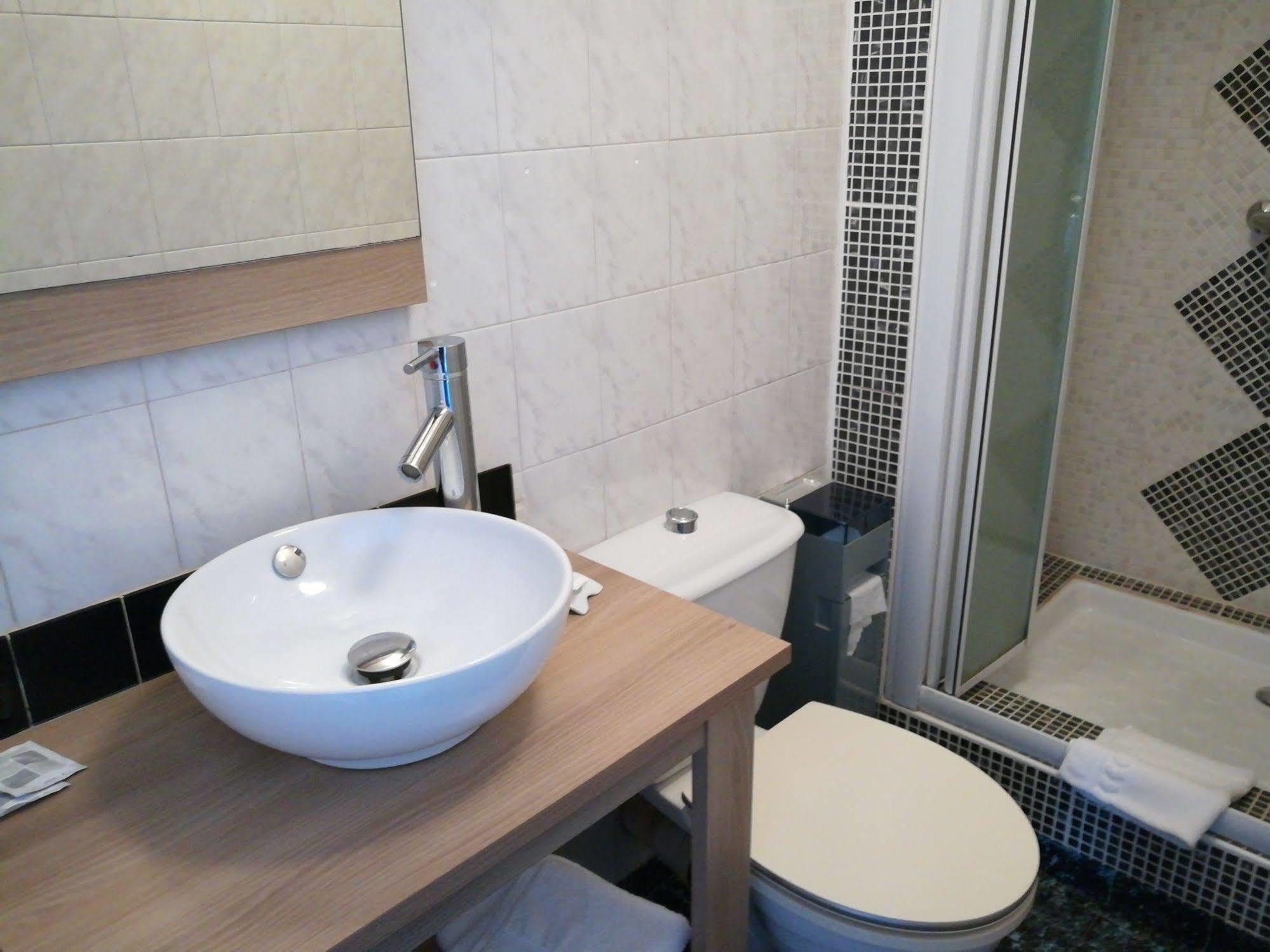 Contact Hotel Du Relais Thouars Εξωτερικό φωτογραφία