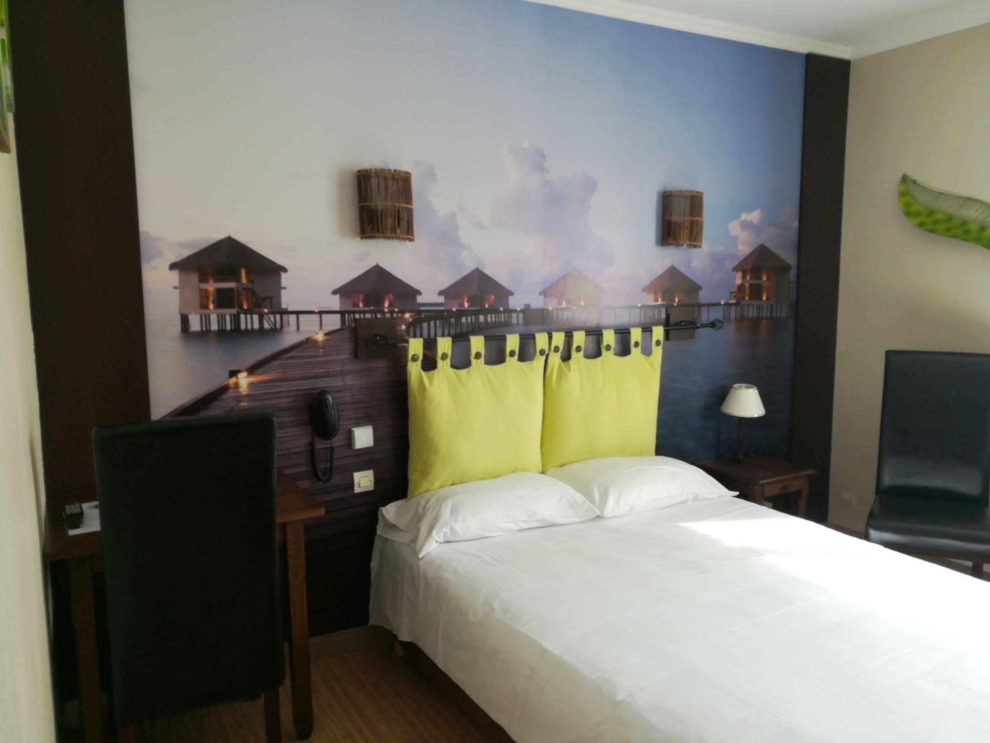 Contact Hotel Du Relais Thouars Εξωτερικό φωτογραφία