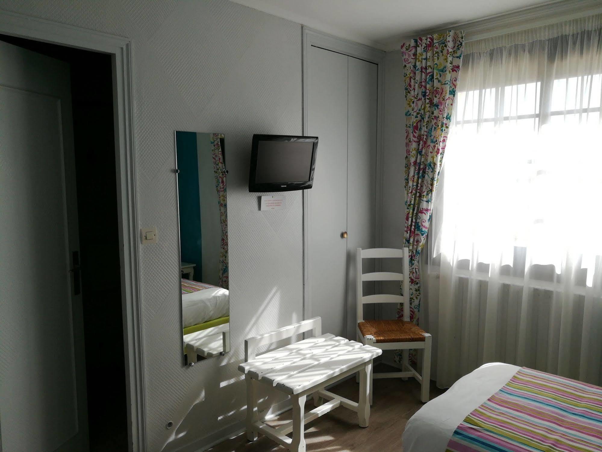 Contact Hotel Du Relais Thouars Εξωτερικό φωτογραφία