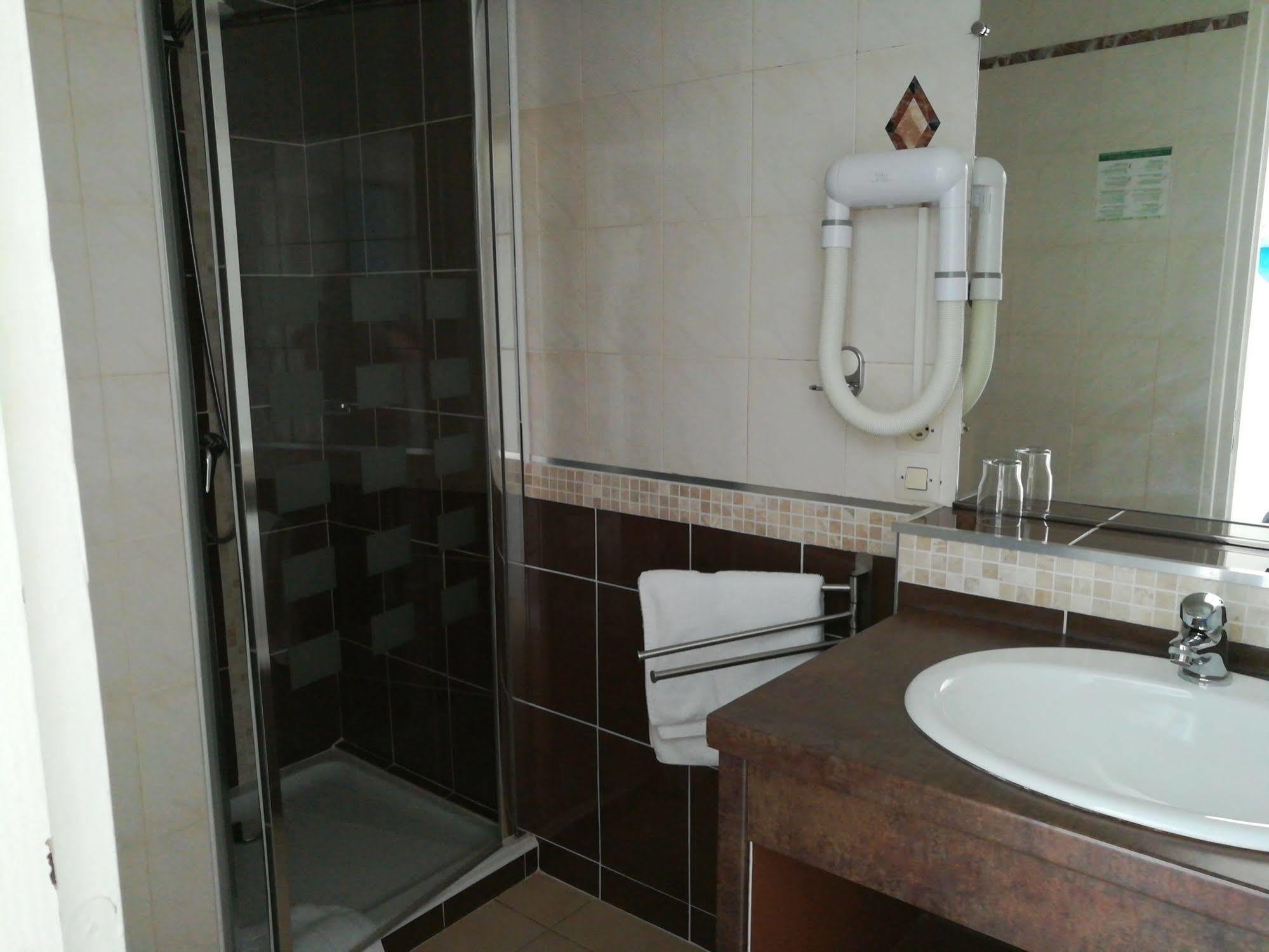 Contact Hotel Du Relais Thouars Εξωτερικό φωτογραφία