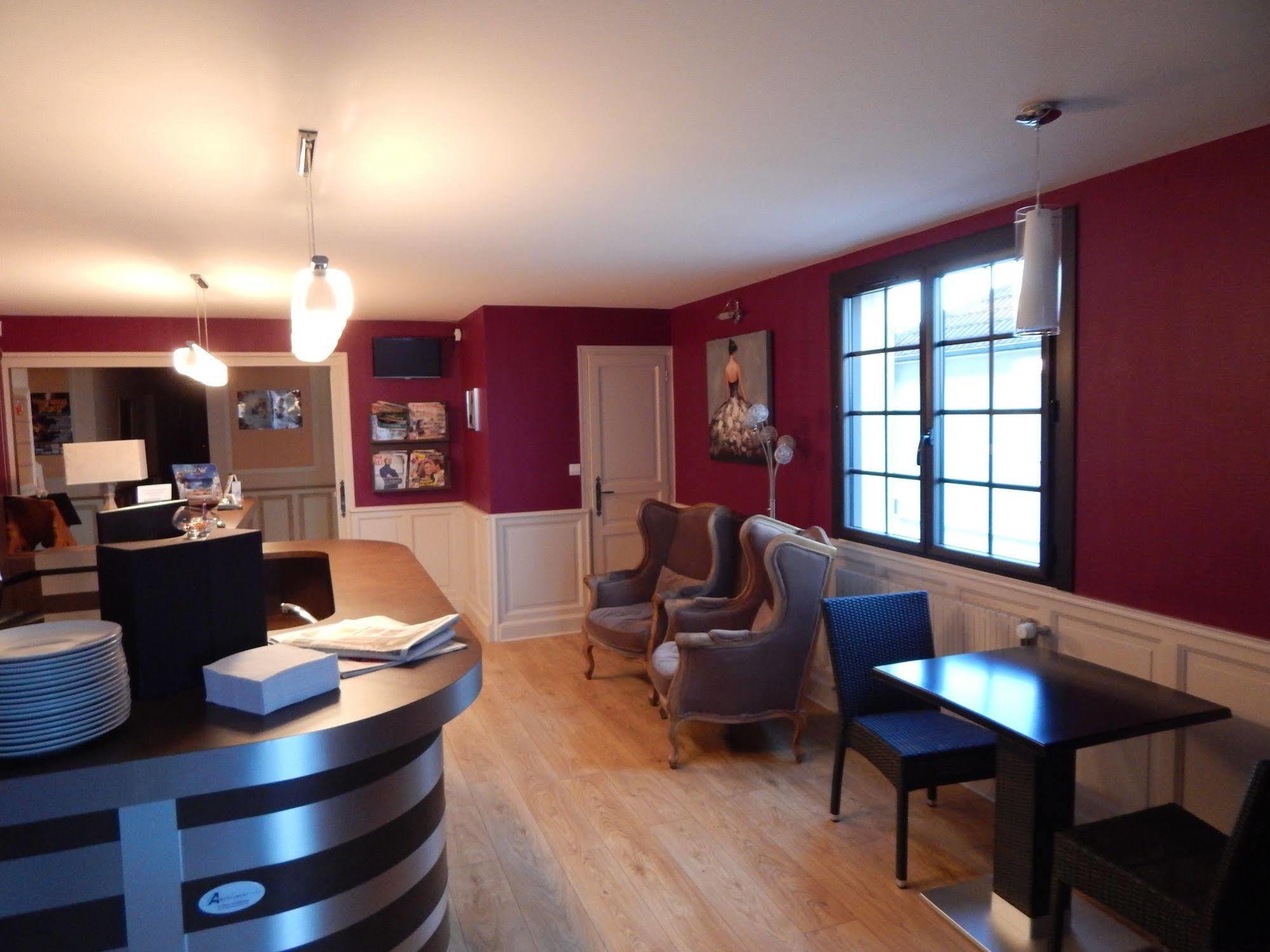 Contact Hotel Du Relais Thouars Εξωτερικό φωτογραφία