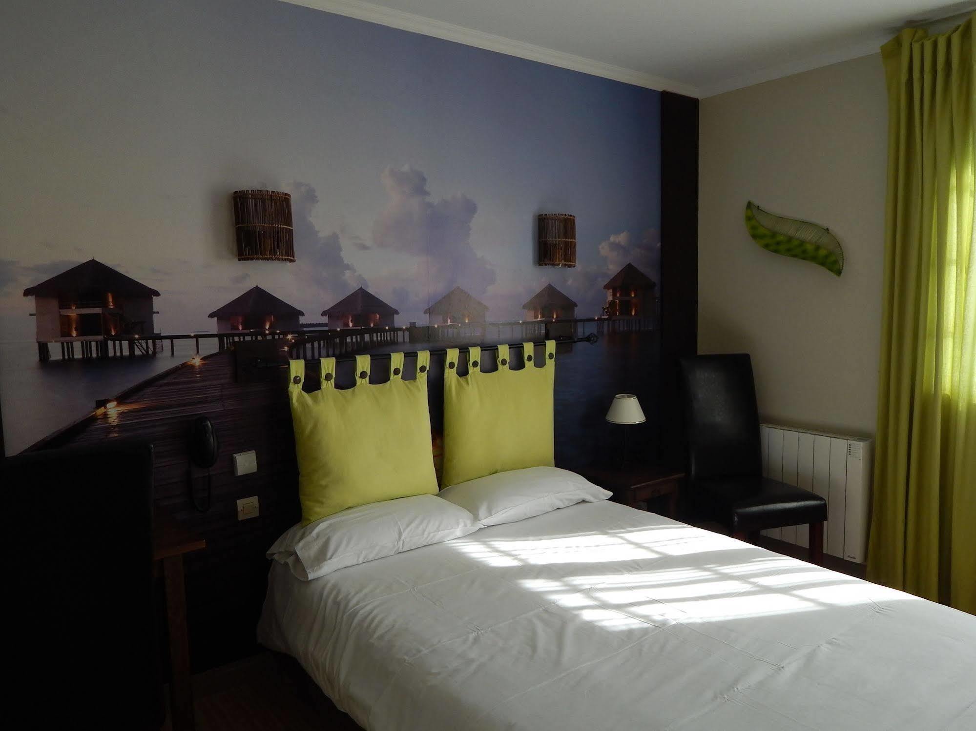Contact Hotel Du Relais Thouars Εξωτερικό φωτογραφία