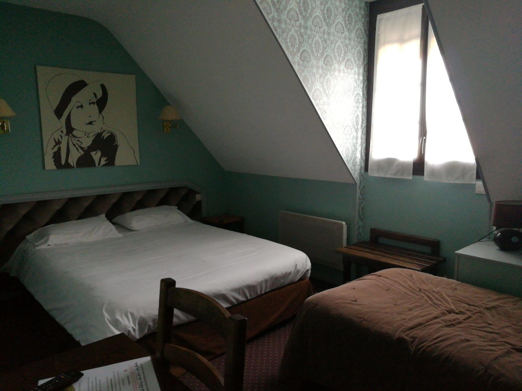 Contact Hotel Du Relais Thouars Εξωτερικό φωτογραφία