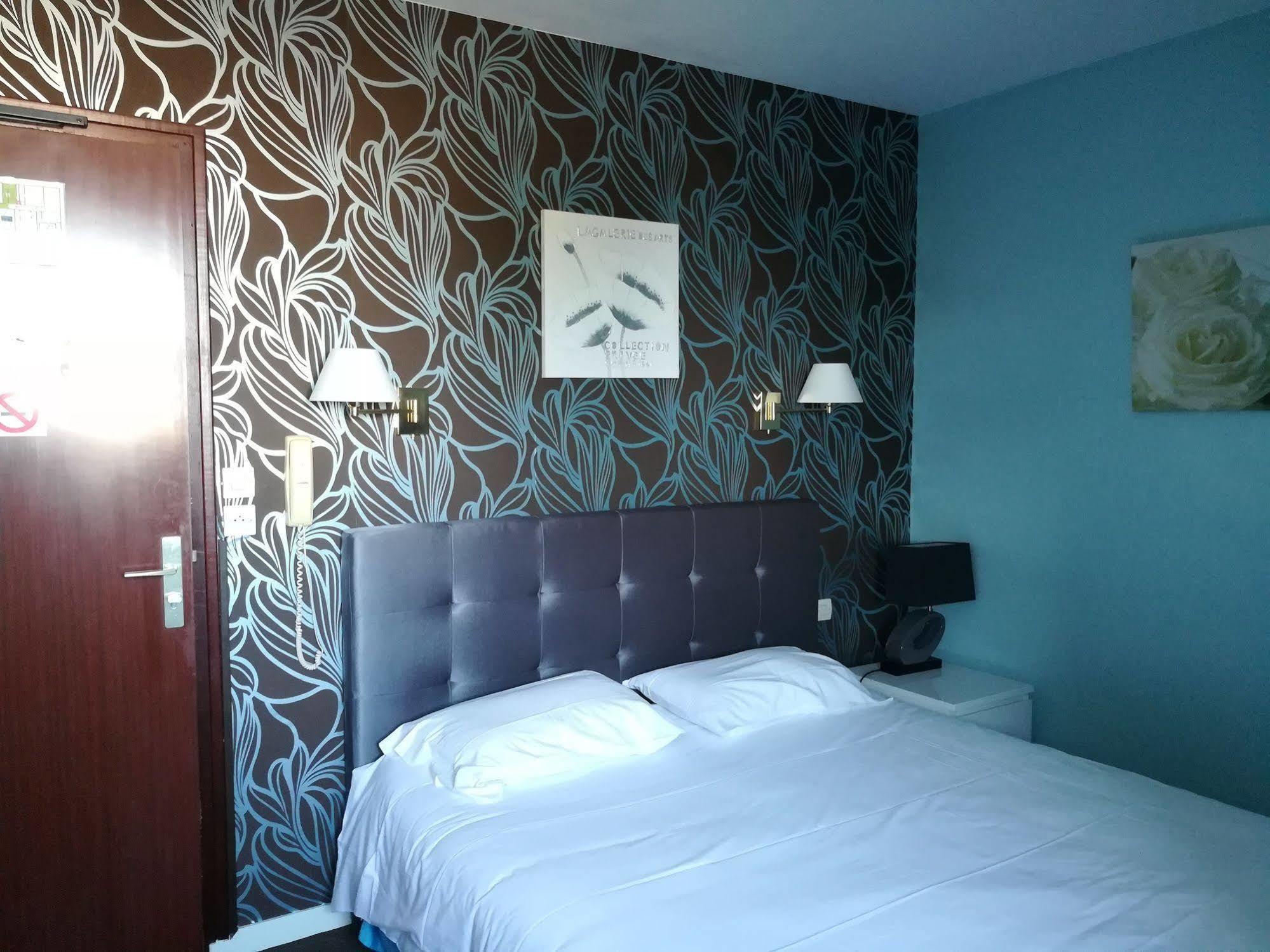 Contact Hotel Du Relais Thouars Εξωτερικό φωτογραφία