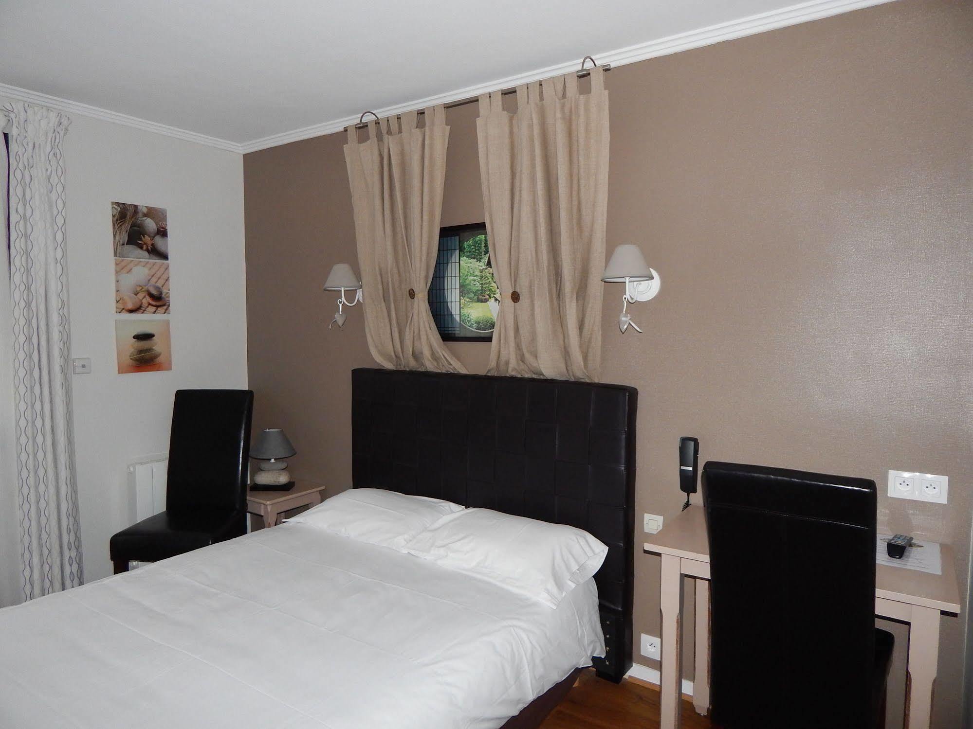 Contact Hotel Du Relais Thouars Εξωτερικό φωτογραφία