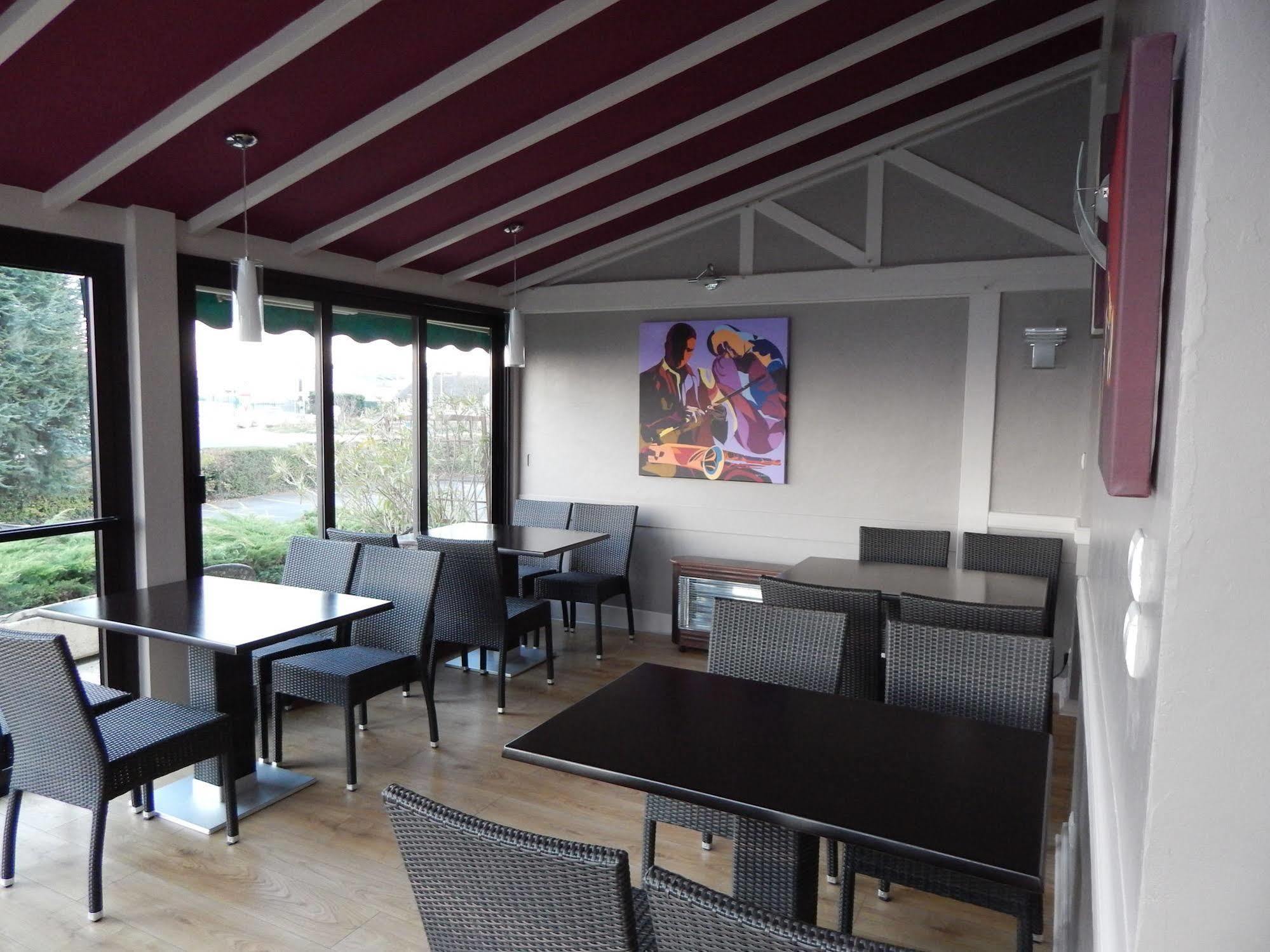 Contact Hotel Du Relais Thouars Εξωτερικό φωτογραφία